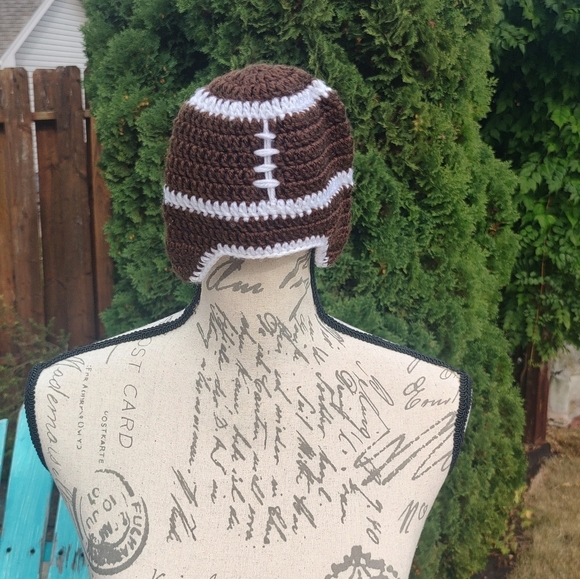 💥3/$20 Baby 0-6 Months Football Knit Hat! - Picture 4 of 7